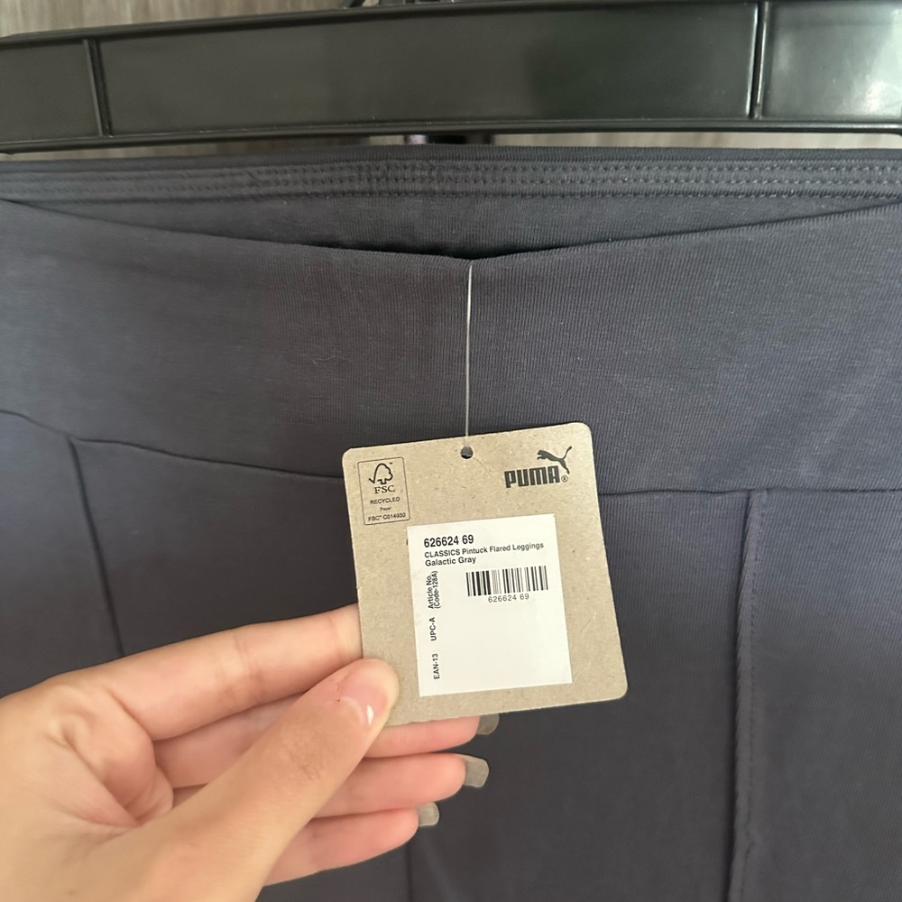 *****SOLD***** NWT PUMA Women's Classic Pintuck Flared Leggings-Grey - Picture 5 of 9